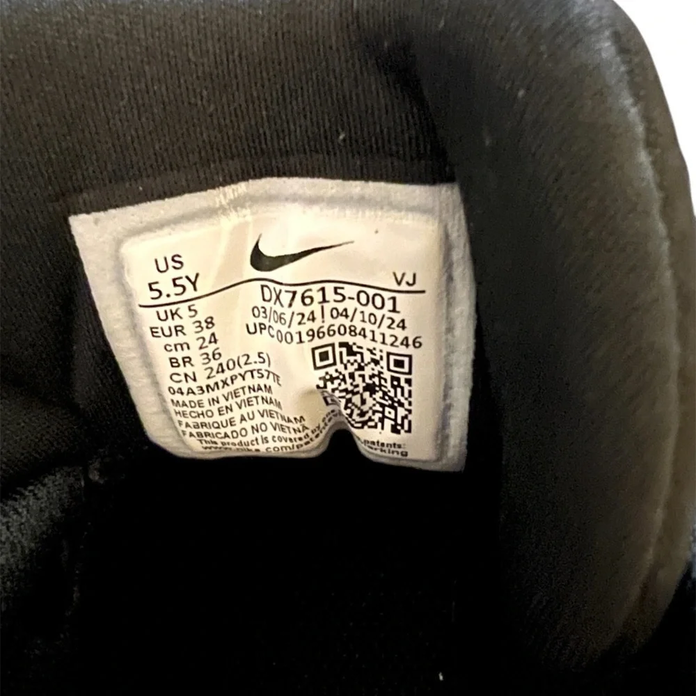 Nike Boys Black and White Athletic Shoes